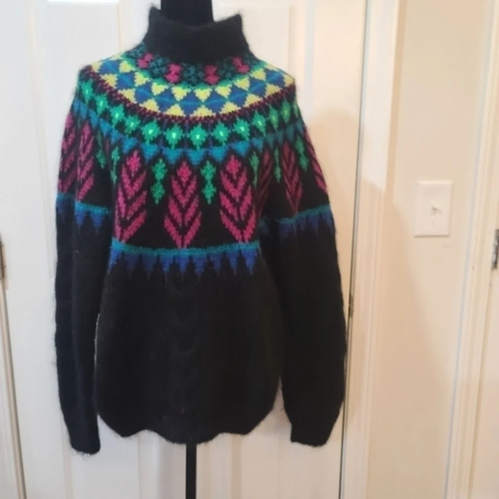 FORENZA Authentic Sports sweater size medium.